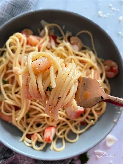 This crab and shrimp pasta is made with a delicious buttery sauce and ...