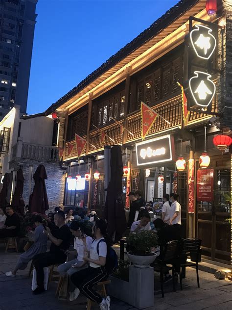 餐饮市场迎合年轻人需求 小酒馆在温州兴起 - 永嘉网