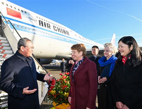 Photos : Le PM chinois arrive en Suisse pour le Forum de Davos et une ...