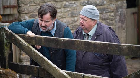 Doc Martin (S09E02): The Shock of the New Summary - Season 9 Episode 2 ...