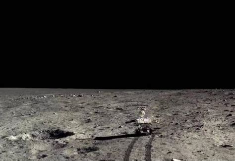掠过月球的飞机：摄影师捕捉壮丽瞬间(2)_大师作品-蜂鸟网