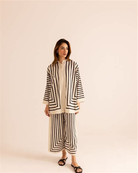 Monochrome Maze Co-ord Set 🖤🤍 – Modestouzeattires