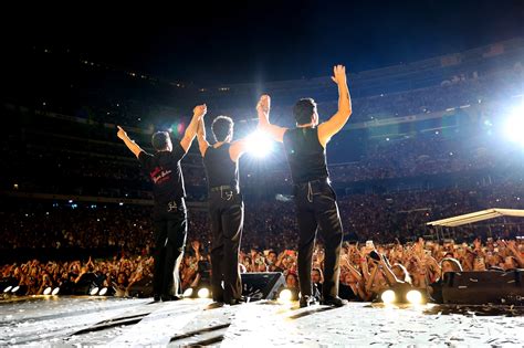 Jonas Brothers Setlist: Greetings From Your Hometown Tour