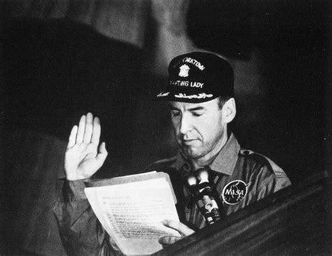 Houston we have a Problem: How Jim Lovell used Bioluminescent Algae to ...