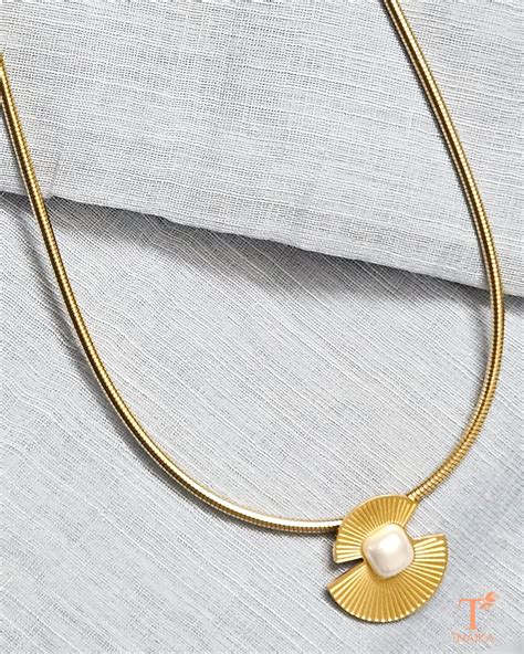 Sleek Waterproof Necklace | Anti-Tarnish, Minimalist Charm – Tnaika™
