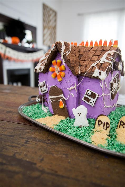 How to Make a Haunted Gingerbread House for Halloween | HGTV