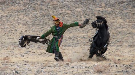 Nakhi Eagle Hunters: Traditional Falconry of Western China Borderlands