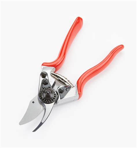 Felco #6 Pruner - Lee Valley Tools