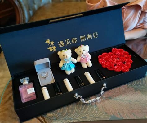 测最近送什么礼物最新素材