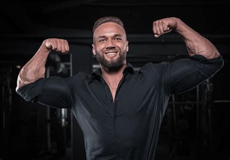 Muscle in Business Suit 的图像结果