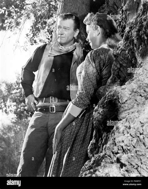 Hondo 1953 film hi-res stock photography and images - Alamy
