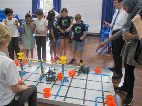 Robotics Club 的图像结果