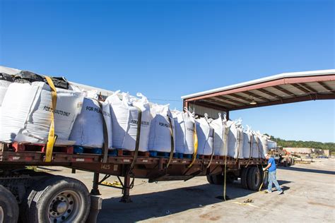 How does poultry litter compare to traditional fertilizers? | Viatrac ...