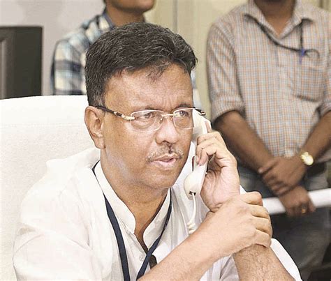 Mayor hands over thika lease deeds