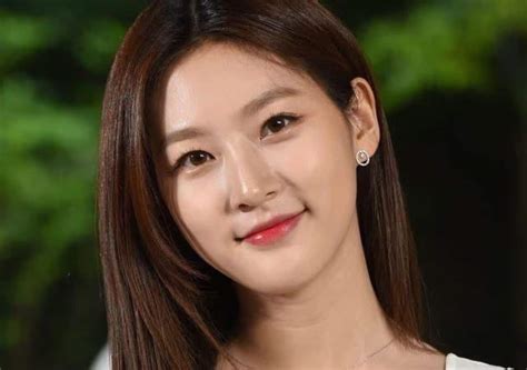 Kim Soo Hyun accused of hiring paid users to flood positive post amid ...