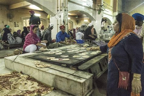Guru Nanak Jayanti Special: Langar at the Bangla Sahib Gurudwara
