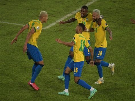 Copa America: Neymar shines as Brazil thrash Peru 4-0 to reach quarters