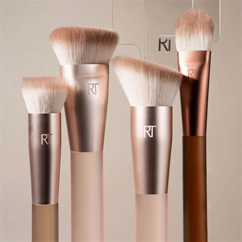 Real Techniques New Nudes Nothing But You Face Kit, Makeup Brushes For Blush, Contour, Concealer ...