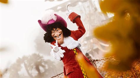 Meet Captain Hook • Disneyland Paris