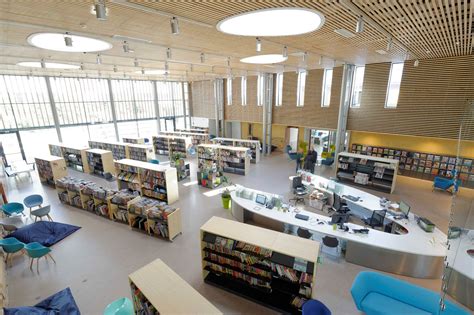 Library Front Desk 的图像结果