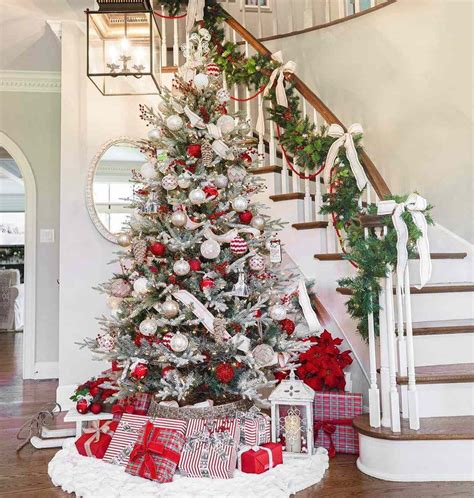 Ways To Decorate Stairs For Christmas | Shelly Lighting