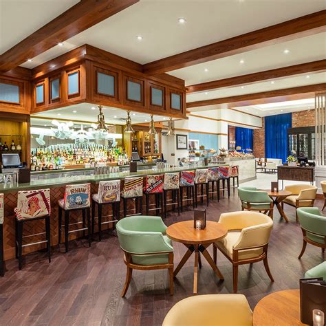 Hollywood Beach Boardwalk: The 7 Best Restaurants and Bars to Try