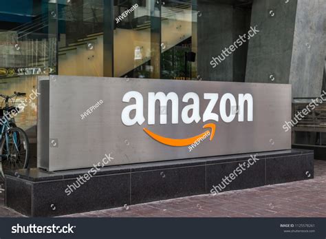823 Front Fulfillment Images, Stock Photos & Vectors | Shutterstock - headquarters of amazon