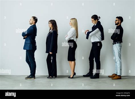 Business People Walking From Side View 的图像结果