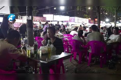 河南信阳：最火爆的夜市之一！记者带你逛吃烧烤摊，品特色美食