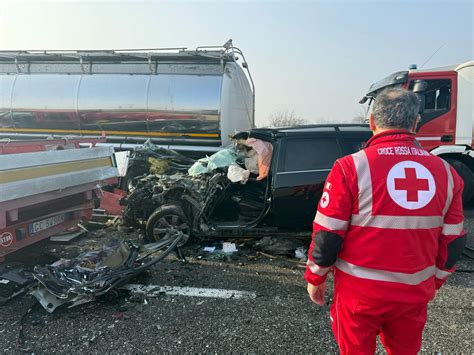 Incidente sull'autostrada A1, scontro tra camion vicino a Piacenza a ...