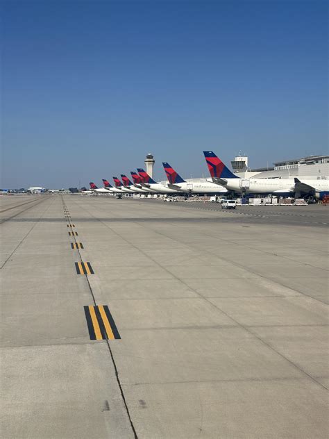 When you fly through a Delta hub 😍 : r/delta