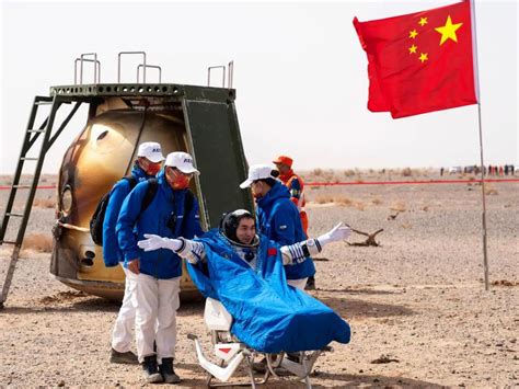 神舟十三号航天员乘组圆满完成首次出舱活动全部既定任务_中国航天科技集团