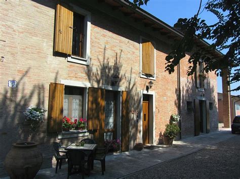 RAVAGLIA GRANDE (Dozza) - B&B Reviews, Photos, Rate Comparison ...