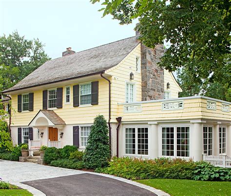 18 Timeless Colonial House Styles