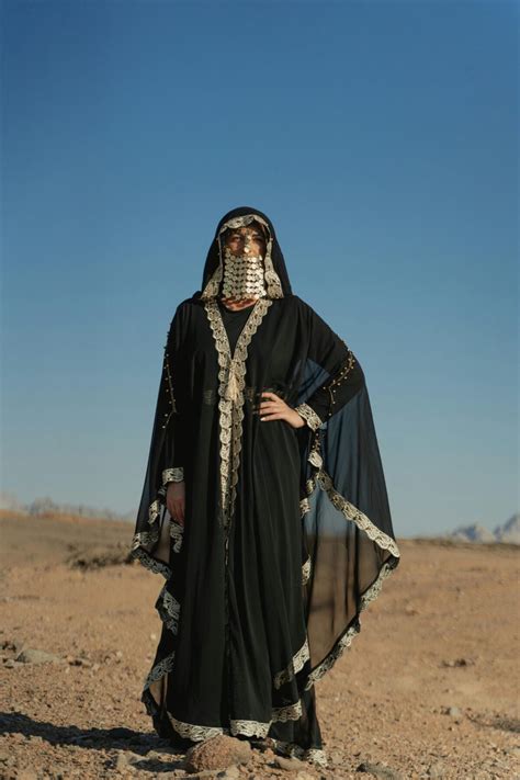 Clothing in Saudi Arabia: A Complete Guide for Men and Women