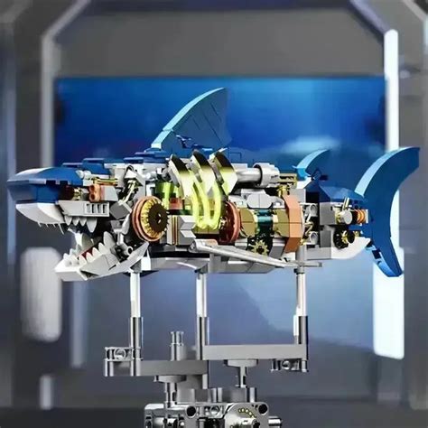 Jaw-some Shark Building Set (687 Pcs)