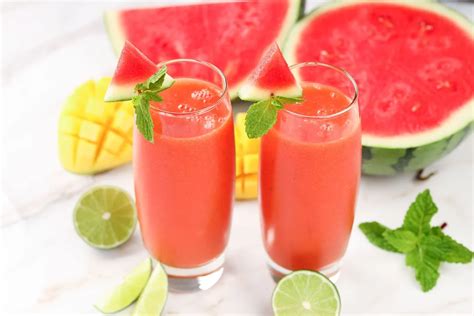 https://cdn.healthyrecipes101.com/recipes/images/smoothies/step-3-how-make-mango-watermelon-smoothie-clfj5sqj0003eg81bcu1q2oq8.jpg?q=80&w=1080
