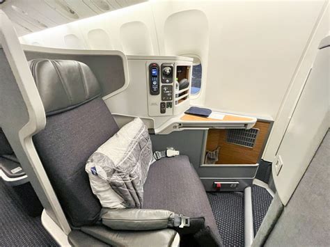 Boeing 777 Business Class 的图像结果