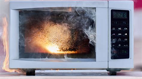 How to Get a Burnt Smell Out of the Microwave: Quick Fixes