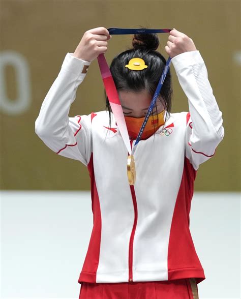 2020东京奥运会射击女子10米气步枪决赛杨倩夺金_东方体育