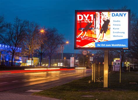 awk Aussenwerbung: Das Digital Billboard bringt Bewegung in Ihre Werbung