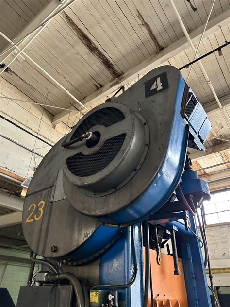200 TON NIAGARA SC2-200-60-36 STRAIGHT SIDE PUNCH PRESS SERIAL ...