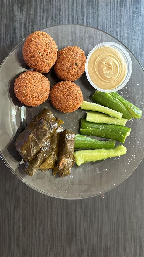 Today I found out how calorie dense hummus is 😬 : r/1200isplenty