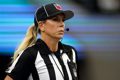 BREAKING NEWS: The NFL’s first female referee, Sarah Thomas, sent a ...