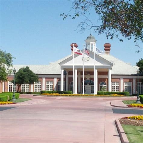 Seven Oaks Country Club - Golf Course