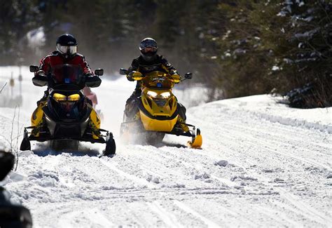 Snowmobiling Alberta 的图像结果
