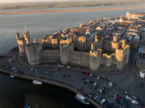 Castell Caernarfon (Cadw) | VisitWales