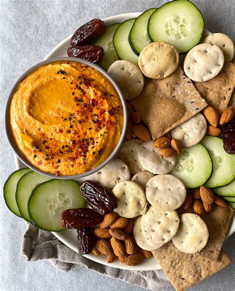 Roasted Red Pepper Hummus - Monday Dreams