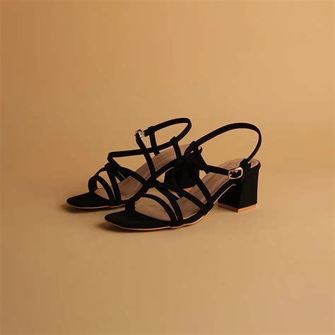 Footwear Trends: Must-Have Styles for Spring 2025