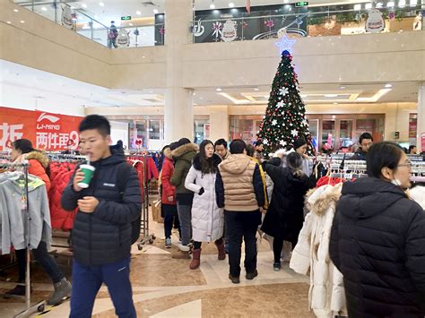 百年古韵老街与现代化大商场新旧并存 宝安西乡商圈升级催生新消费趋势_深圳新闻网